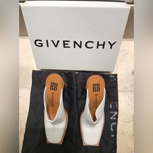GIVENCHY SHOW SQUARE TOE NEUTRAL COLOR MULES HEELS - size 10 New